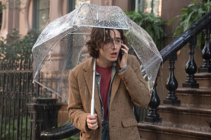 ‘A rainy day in New York’ y cómo descubrir el amor bajo la lluvia con un paraguas ridículo